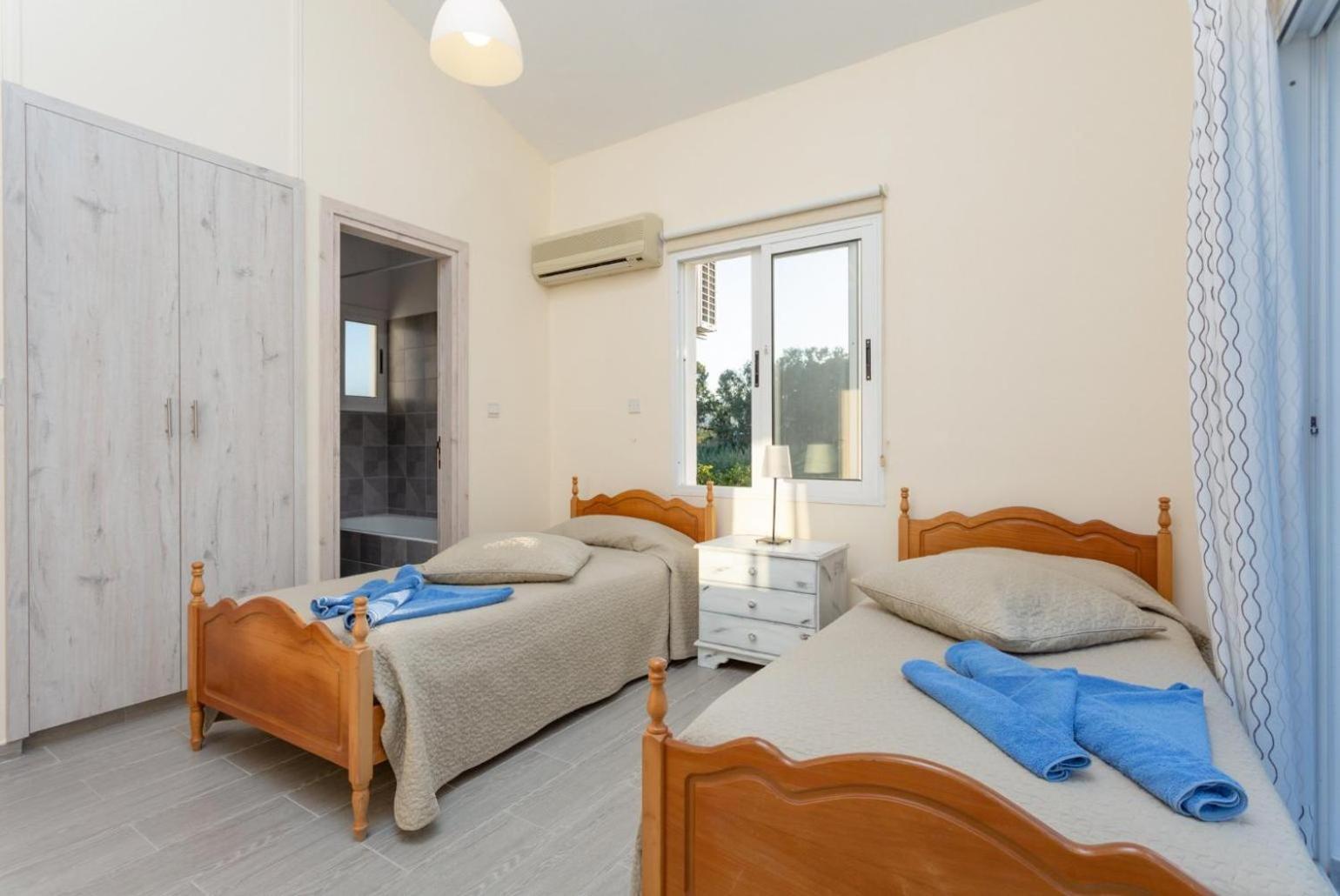 Sun Beach Villa Tria Polis Ngoại thất bức ảnh
