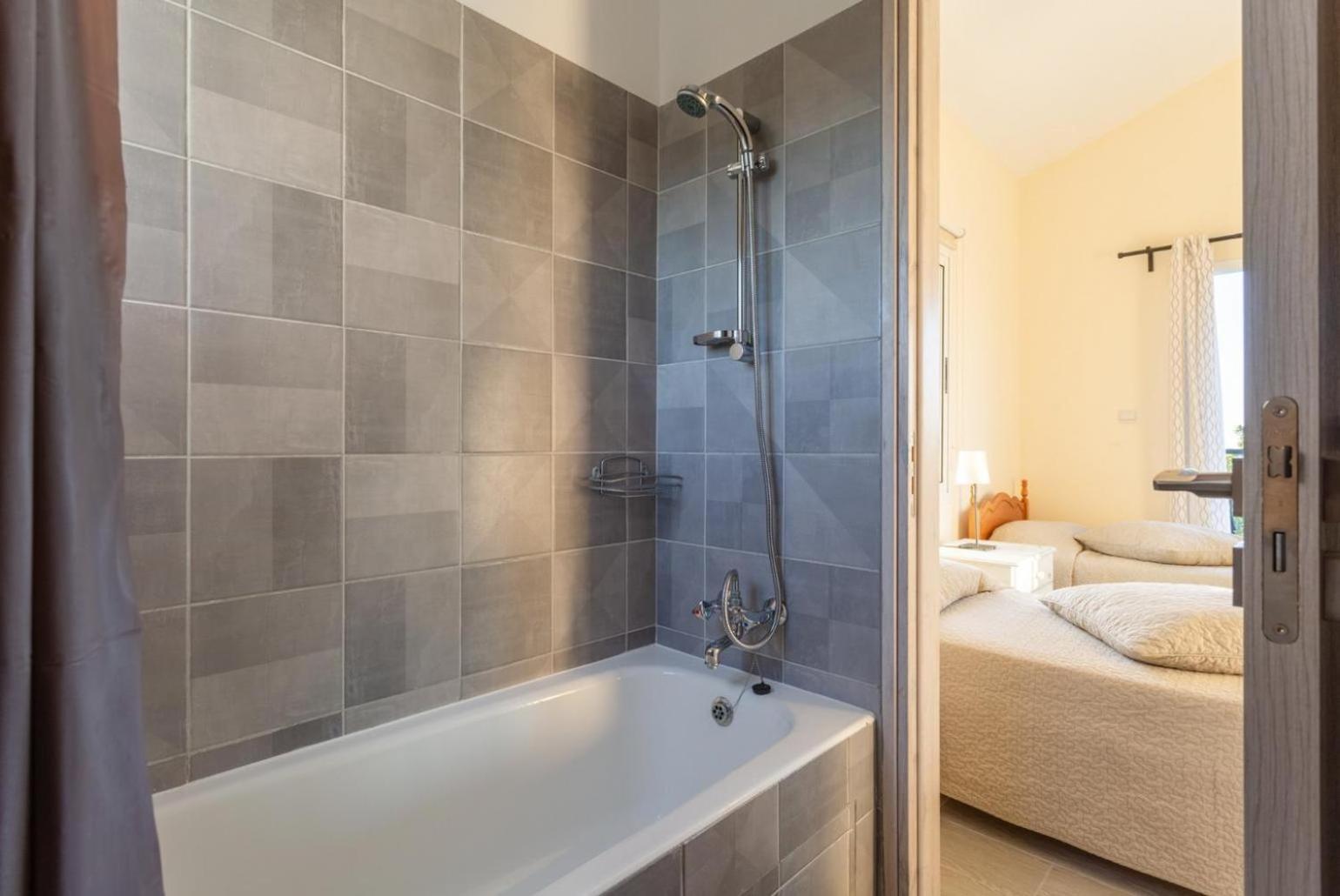Sun Beach Villa Tria Polis Ngoại thất bức ảnh